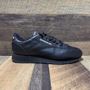 Reebok Classic Triple Black Athletic Sneakers Size 7.5 Men / 9 Women